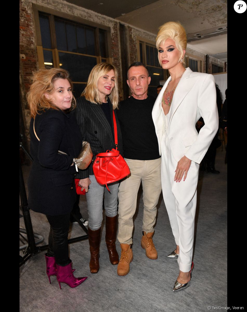 Marie-Amélie Seigner, Emmanuelle Seigner, Alexandre Vauthier et Miss Fame - Backstage du défilé de mode Haute-Couture Alexandre Vauthier au 50 boulevard Lefebvre lors de la Fashion Week Printemps-été 2023 de Paris, France, le 24 janvier 2023. © Veeren/Bestimage