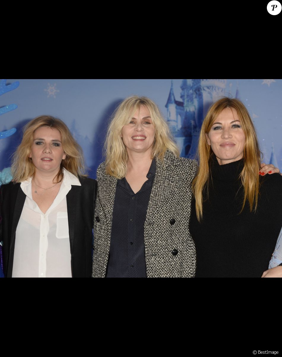 Marie-Amélie, Emmanuelle et Mathilde Seigner - Lancement du Noël de Disneyland Paris avec une nouvelle parade sur le thème "Les Nouvelles Princesses" à Marne-la-Vallée, le 15 novembre 2014.