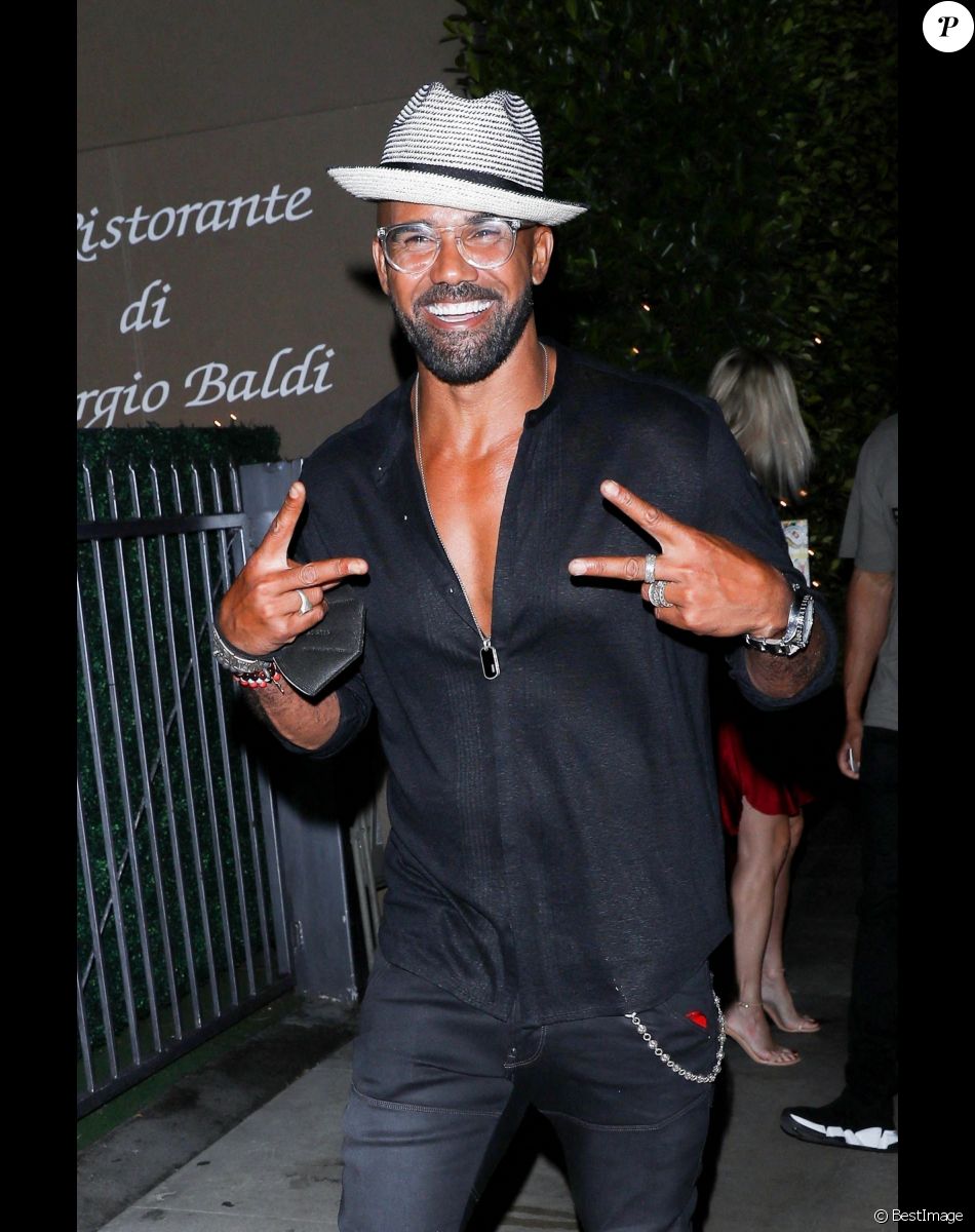 Exclusif - Shemar Moore, accompagné d'une mystérieuse jeune femme, arrive au restaurant "Giorgio Baldi" à Santa Monica, le 31 juillet 2021.