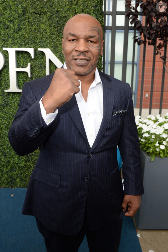 Info - Mike Tyson visé par une nouvelle plainte pour viol - Info - Mike Tyson remonte sur le ring à 54 ans pour un combat exhibition - Mike Tyson lors du tournoi de l'US Open de tennis à Flushing Meadows-Corona Park à New York, le 28 août 2017.