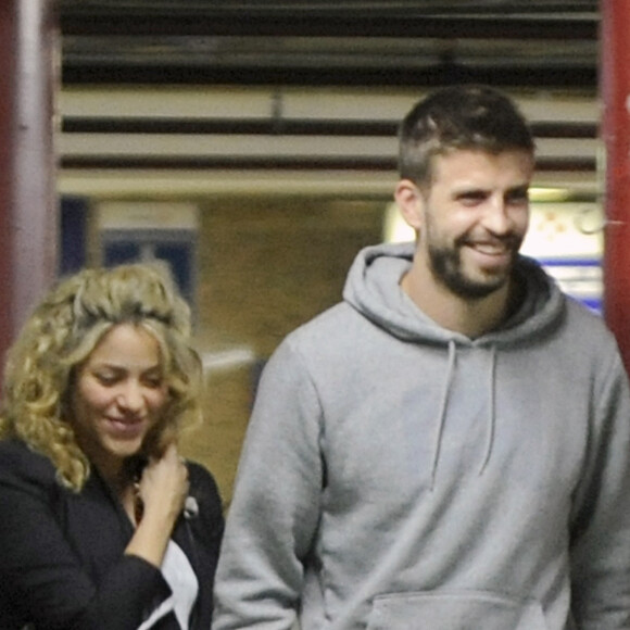 Shakira (enceinte) et Gerard Piqué allant voir 'Skyfall' au cinéma de Barcelone en Espagne le 14 novembre 2012.