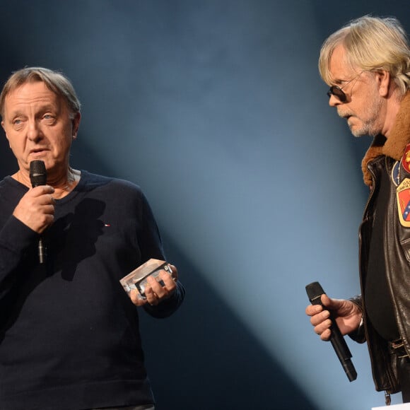 David Séchan remet le Prix Spécial de la Sacem à son frère le chanteur Renaud (Renaud Séchan) - Grand Prix Sacem 2018 à la salle Pleyel à Paris présenté par V. Dedienne, le 10 décembre 2018. © Veeren/Bestimage