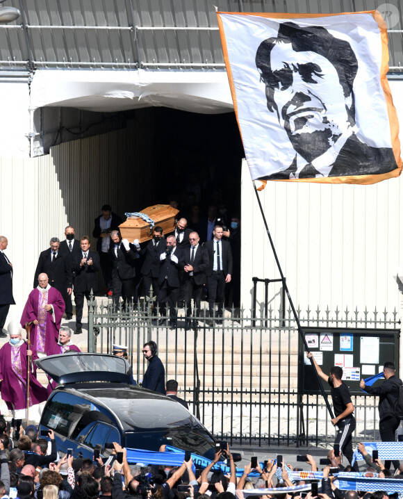 Sorties des obsèques de Bernard Tapie en la Cathédrale La Major à Marseille le 8 octobre 2021. © Jacovides / Santini / Bestimage