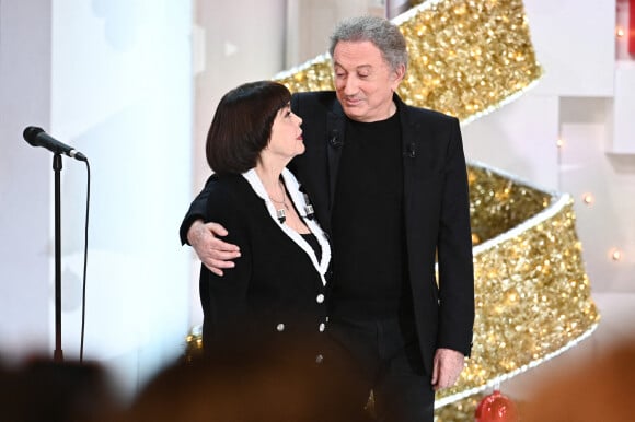 Exclusif - Mireille Mathieu et Michel Drucker - Enregistrement de l'émission "Vivement dimanche" au studio Gabriel à Paris le 25 novembre 2022.