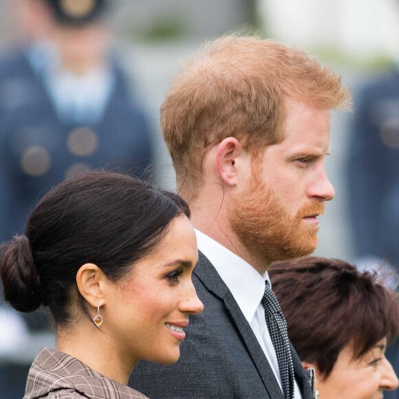 Le prince Harry, duc de Sussex, et Meghan Markle, duchesse de Sussex, enceinte assistent à une cérémonie de bienvenue traditionnelle "Hongi" sur les pelouses de la Government House à Wellington, Nouvelle-Zélande, le 28 octobre 2018. 