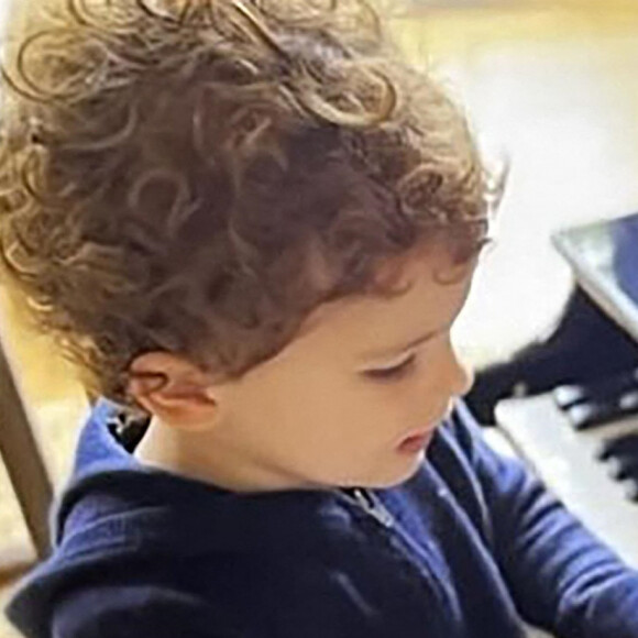 Le prince Harry, duc de Sussex et Meghan Markle, duchesse de Sussex, dévoilent des photos et des vidéos inédites de leur fils Archie dans "Harry & Meghan" (Netflix). La jeune famille peut également être vue dans un court vidéo-clip célébrant le premier anniversaire de Lilibet, avec Archie effronté grimpant sur la table pour aider sa petite soeur à souffler les bougies sur un énorme gâteau. Dans le sixième épisode, la princesse Eugénie rend visite à son cousin Harry aux États-Unis, le rejoignant pour un moment de complicité avec Archie sur la plage. Le 15 décembre 2022.