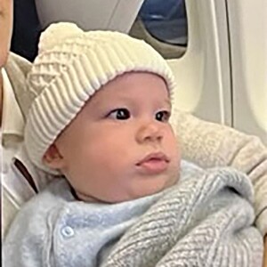 Le prince Harry, duc de Sussex et Meghan Markle, duchesse de Sussex, dévoilent des photos et des vidéos inédites de leur fils Archie dans "Harry & Meghan" (Netflix). La jeune famille peut également être vue dans un court vidéo-clip célébrant le premier anniversaire de Lilibet, avec Archie effronté grimpant sur la table pour aider sa petite soeur à souffler les bougies sur un énorme gâteau. Dans le sixième épisode, la princesse Eugénie rend visite à son cousin Harry aux États-Unis, le rejoignant pour un moment de complicité avec Archie sur la plage. Le 15 décembre 2022.