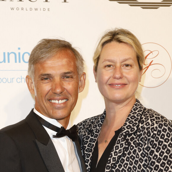 Paul Belmondo et sa femme Luana Belmondo au photocall de la 9ème édition du "Global Gift Gala" à l'hôtel Four Seasons George V à Paris, le 25 avril 2018. © Marc Ausset-Lacroix/Bestimage  Celebrities at the 9th edition of the "Global Gift Gala" held at the Four Seasons George V in Paris. April 25th, 2018. 