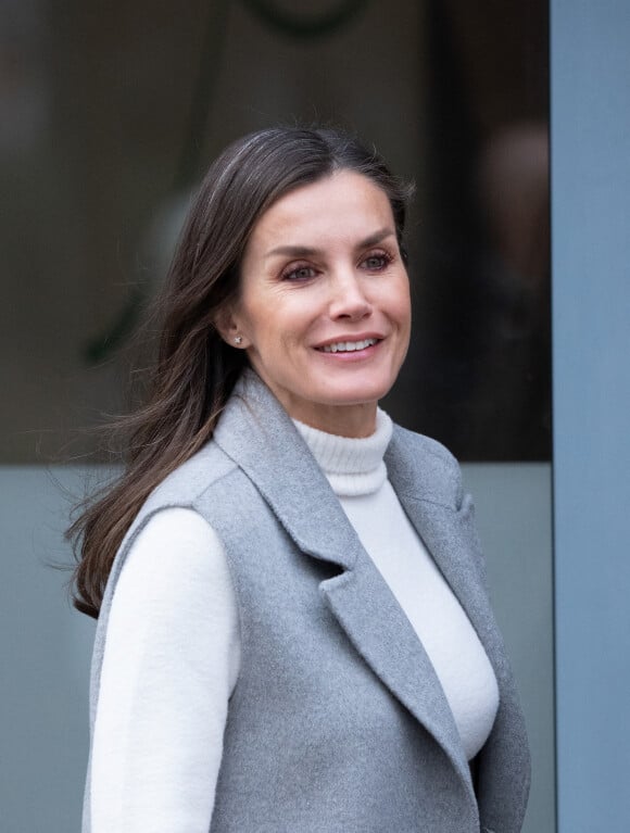 La reine Letizia arrive pour une réunion à l'AECC (Association espagnole contre le cancer) à Madrid, Espagne, le 24 janvier 2023. 