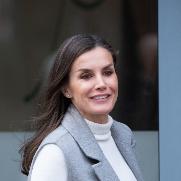 La reine Letizia arrive pour une réunion à l'AECC (Association espagnole contre le cancer) à Madrid, Espagne, le 24 janvier 2023. 