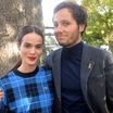 Surprise ! Catherine, la discrète femme de Vianney apparaît sur scène avec lui : regards amoureux au Gala des pièces jaunes