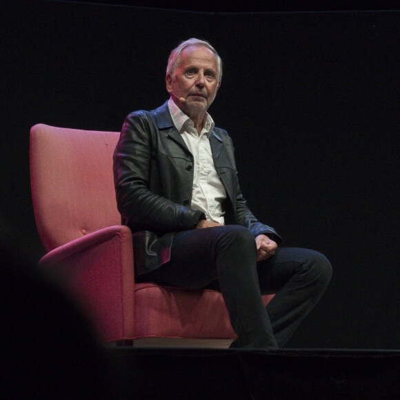 Fabrice Luchini sur scène raconte "Des écrivains parlent d'argent" lors du festival Printemps de Pérouges, France, le 16 septembre 2021. © Sandrine Thesillat/Panoramic/Bestimage 