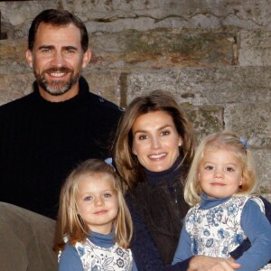 Felipe VI et Letizia d'Espagne, en compagnie de leurs filles Leonor et Sofia - Carte de Voeux 2009-2010