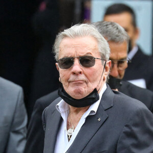 Alain Delon - Obsèques de Jean-Paul Belmondo en l'église Saint-Germain-des-Prés, à Paris le 10 septembre 2021. © Dominique Jacovides / Bestimage 
