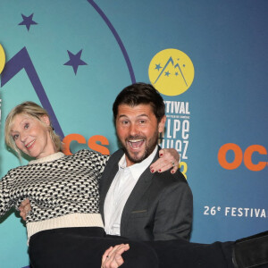 Chantal Ladesou et Christophe Beaugrand au photocall de la cérémonie d'ouverture du 26ème festival international du film de comédie de l'Alpe d'Huez le 16 janvier 2023. © Dominique Jacovides / Bestimage 