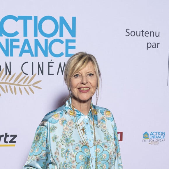 Chantal Ladesou au photocall de la soirée "Action Enfance fait son cinéma" au Grand Rex à Paris le 13 juin 2022 Depuis plus de 60 ans, la Fondation Action Enfance a pour mission d'accueillir, de protéger et d'éduquer des frères et soeurs en danger, de la petite enfance à la vie adulte, séparés de leurs parents sur décision du Juge des enfants. La cinquième édition du festival "ACTION ENFANCE fait son cinéma" s'est achevée ce lundi 13 juin par une cérémonie au Grand Rex, présentée par Caroline.Vigy et Laurent.Fontaine. Cette année encore et durant plus de huit mois, les étudiants des plus grandes écoles de cinéma et de réalisation audiovisuelle se sont mobilisés aux côtés de la Fondation ACTION ENFANCE et ont insufflé dans chaque Village d'Enfants et Foyer une dynamique ambitieuse et valorisante pour les enfants et les éducateurs familiaux. 16 courts-métrages étaient présentés sur plus de 180 synopsis originaux et créatifs reçus cette an- née. Un jury présidé par la comédienne Marie-Anne.Chazel entourée du producteur Arnaud de Crémiers (Gaumont), des comédiennes Catherine.Marchal, Chantal.Ladesou, Charlotte.Gaccio, Juliette.Allain, du réalisateur Nessim.Chikhaoui, des journalistes Laurie.Cholewa (Canal+, Europe 1) et Fabrice Le- clerc (Paris Match), de l'humoriste Jarry, et du DJ Martin.Solveig, était présents pour découvrir les films. Ils ont tous été particulièrement émus et touchés par le travail de ces enfants, et aussi impression- nés par la qualité des films proposés. © Pierre Perusseau / Bestimage