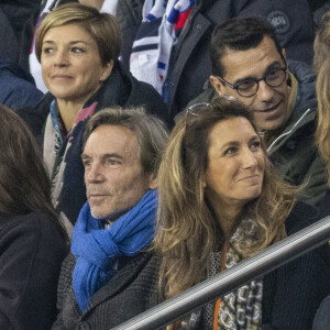 Anne-Claire Coudray et son compagnon Nicolas Vix dans les tribunes lors du match de football de qualification pour la Coupe du monde 2022 entre la France et le Kazakhstan au stade Parc des Princes à Paris, France, le 13 novembre 2021. La France a gagné 8-0. © Cyril Moreau/Bestimage