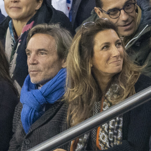 Anne-Claire Coudray et son compagnon Nicolas Vix dans les tribunes lors du match de football de qualification pour la Coupe du monde 2022 entre la France et le Kazakhstan au stade Parc des Princes à Paris, France, le 13 novembre 2021. La France a gagné 8-0. © Cyril Moreau/Bestimage
