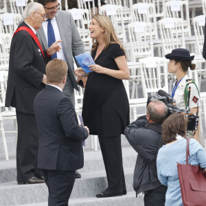 Anne Claire Coudray, enceinte, lors de la retransmission du défilé du 14 juillet 2015, place de la Concorde, à Paris, le 14 juillet 2015. © Alain Guizard/Bestimage