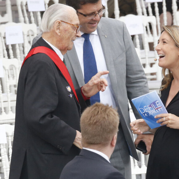 Anne Claire Coudray, enceinte, lors de la retransmission du défilé du 14 juillet 2015, place de la Concorde, à Paris, le 14 juillet 2015. © Alain Guizard/Bestimage