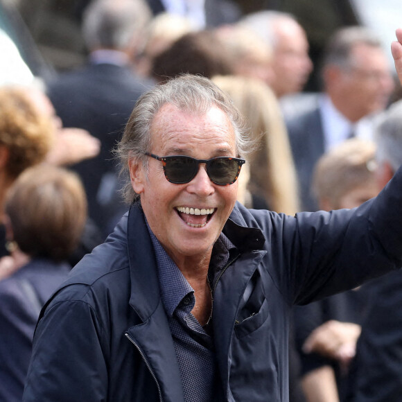 Michel Leeb - Sorties - Obsèques de Jean-Paul Belmondo en l'église Saint-Germain-des-Prés, à Paris le 10 septembre 2021. © Dominique Jacovides / Bestimage