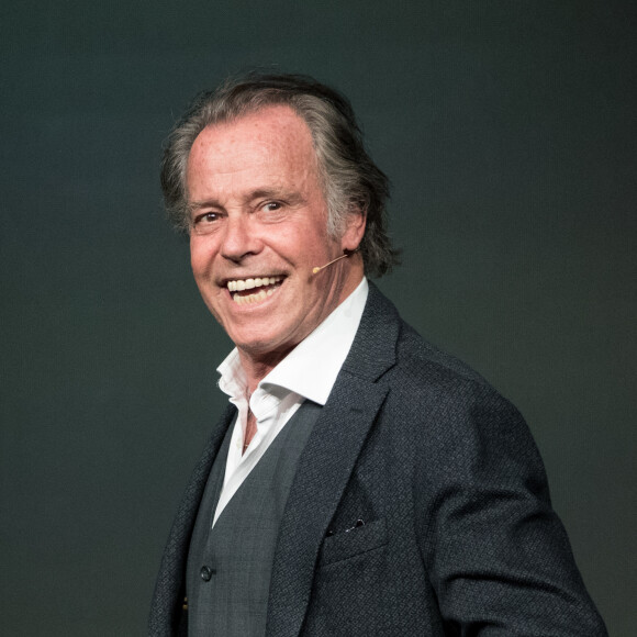 Michel Leeb lors du gala de la Chaine de l'espoir au théâtre de la Tour Eiffel à Paris, France, le 26 mars 2018. Les recettes collectées (les bénéfices de la soirée) seront reversées à l'association La Chaîne de l'Espoir pour redonner vie et sourire à des enfants malades du bout du monde. © Cyril Moreau/Bestimage