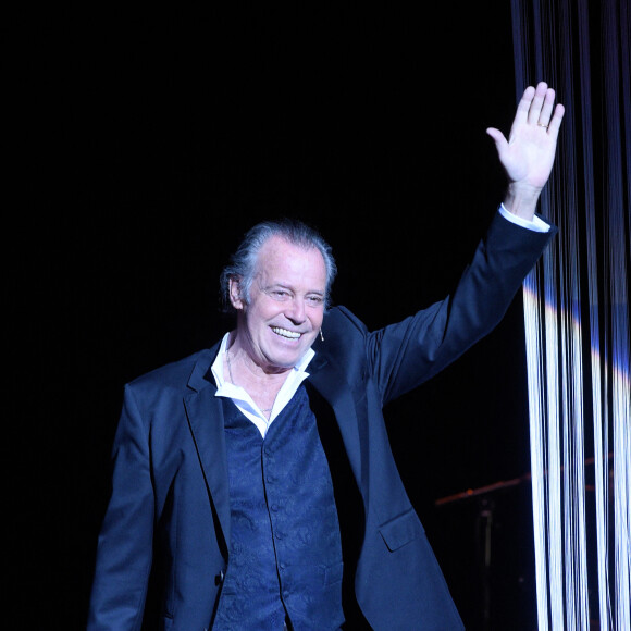 Michel Leeb sur la scène du Casino de Paris lors de la générale de son spectacle "Michel Leeb - 40 ans !" à Paris le 14 décembre 2017. © Coadic Guirec/Bestimage