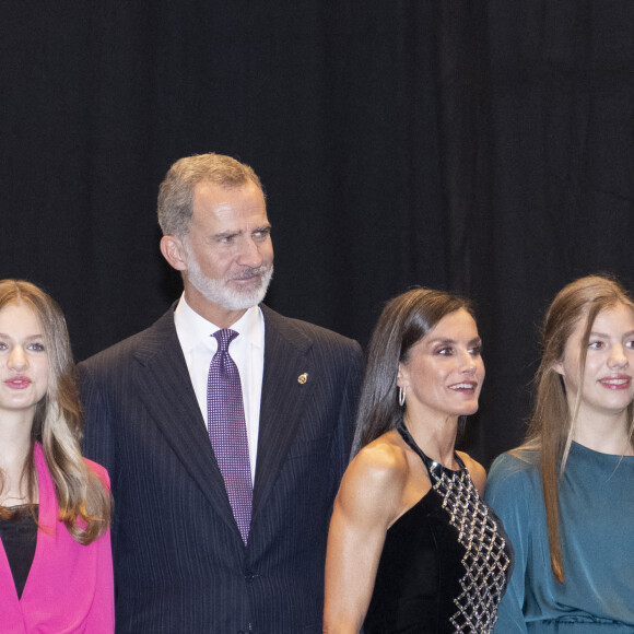 Le roi Felipe VI, la reine Letizia d'Espagne, la princesse Leonor et la princesse Sofia au concert de clôture du festival "XXX Musical Week" à Oviedo. Le 27 octobre 2022 