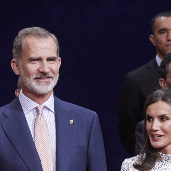 Le roi Felipe VI, la reine Letizia, la princesse Leonor et L'infante Sofia d'Espagne reçoivent les lauréats du 30ème Prix Princesse des Asturies à l'hôtel Reconquista à Oviedo, Espagne, le 28 octobre 2022. 