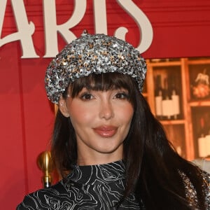 Nabilla (Benattia) Vergara - Avant-première du film Netflix "Emily in Paris" saison 3 au Théâtre des Champs Elysées à Paris le 6 décembre 2022. © Coadic Guirec/Bestimage 