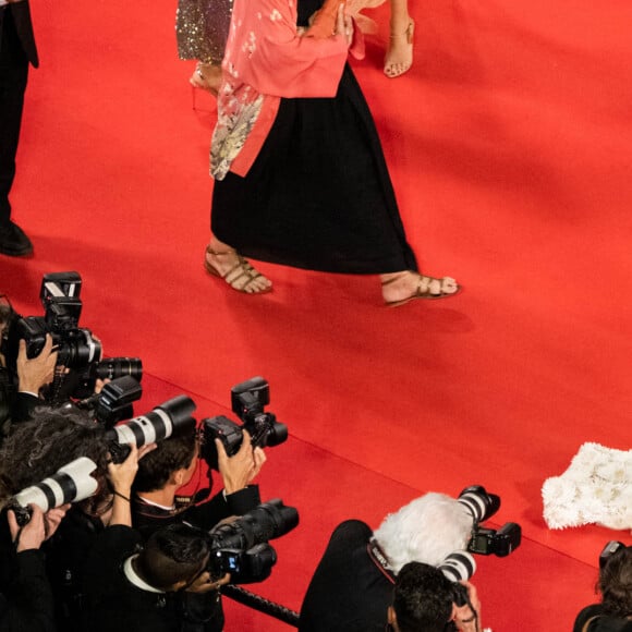 Nabilla Benattia (enceinte) et son mari Thomas Vergara - Montée des marches du film " Stars At Noon " lors du 75ème Festival International du Film de Cannes. Le 25 mai 2022 © Pool / Bestimage 