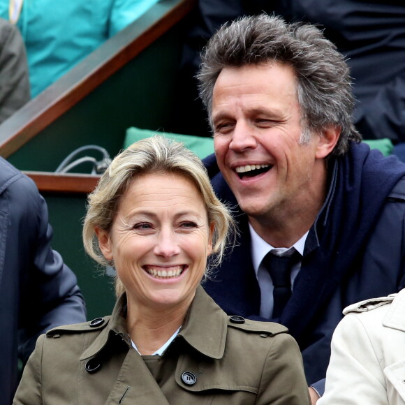 Anne-Sophie Lapix et son mari Arthur Sadoun - People dans les tribunes des internationaux de France de Roland Garros à Paris le 3 juin 2016. © Dominique Jacovides / Bestimage