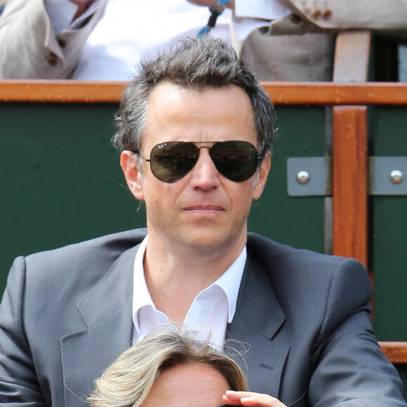 Anne-Sophie Lapix et son mari Arthur Sadoun - People dans les tribunes des internationaux de France de Roland Garros à Paris le 8 juin 2012