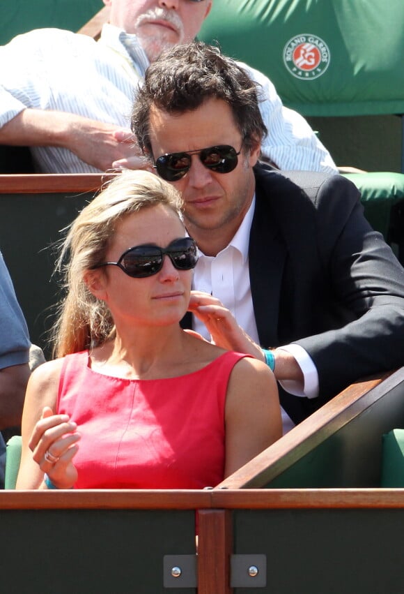 Anne-Sophie Lapix et son mari Arthur Sadoun - People dans les tribunes des internationaux de France de Roland Garros à Paris en 2011
