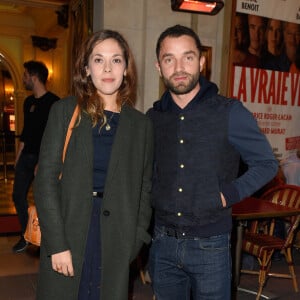 Alysson Paradis avec son compagnon Guillaume Gouix à la générale de la pièce "La Vraie Vie" au théâtre Edouard 7 à Paris, le 18 septembre 2017. © Guirec Coadic/Bestimage 