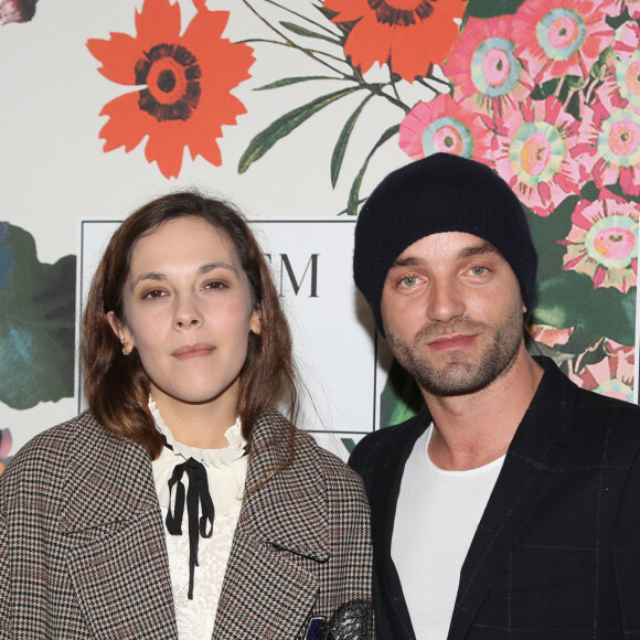 Alysson Paradis avec son compagnon Guillaume Gouix - Soirée de lancement de la collection "Erdem x H&M" à l'hôtel du Duc à Paris, France, le 26 octobre 2017. © Denis Guignebourg/Bestimage 