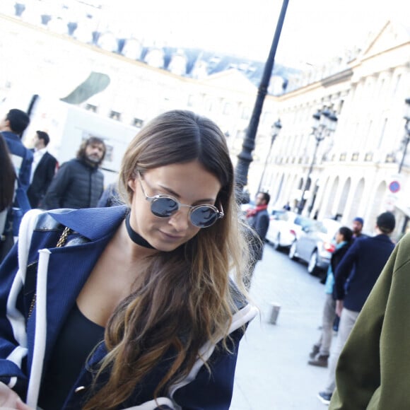 Le chanteur Stromae, se laisse pousser les cheveux, et sa femme Coralie Barbier - People arrivant au défilé de mode "Louis Vuitton", collection prêt-à-porter Printemps-Eté 2017 à Paris, le 5 octobre 2016.© Christophe Aubert via Bestimage 