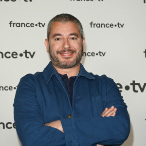 Ali Baddou au photocall pour la conférence de presse de rentrée de France TV à la Grande Halle de la Villette à Paris. © Coadic Guirec/Bestimage