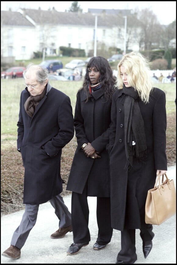 Sény, la dernière compagne de Jacques Villeret lors de ses funérailles à Loches en 2005