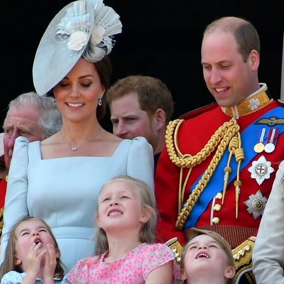 Le prince Charles, prince de Galles, le prince Harry, duc de Sussex, et Meghan Markle, duchesse de Sussex, le prince William, duc de Cambridge, et Catherine (Kate) Middleton, duchesse de Cambridge, la princesse Charlotte de Cambridge, Savannah Phillips, le prince George de Cambridge, Isla Phillips - Les membres de la famille royale britannique lors du rassemblement militaire "Trooping the Colour" (le "salut aux couleurs"), célébrant l'anniversaire officiel du souverain britannique. Cette parade a lieu à Horse Guards Parade, chaque année au cours du deuxième samedi du mois de juin. Londres, le 9 juin 2018. 