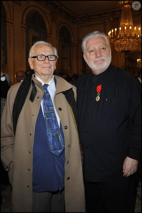 Pierre Cardin et Paco Rabanne, élevé au rang d'officie dans l'ordre de la légion d'honneur - Cérémonie de remise de décorations au Ministère de la Culture à Paris