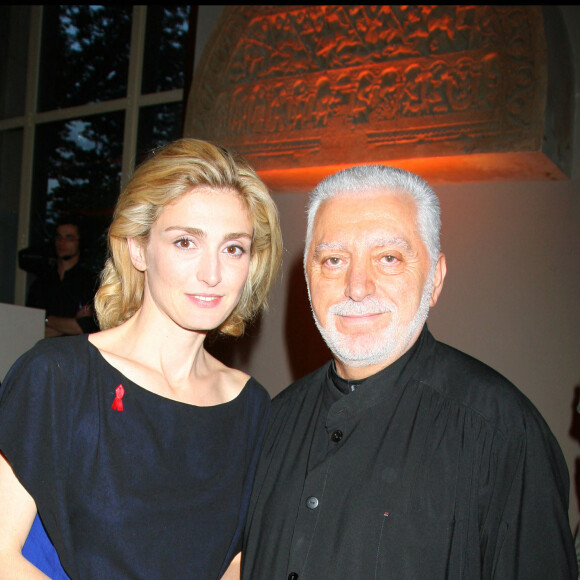 Paco Rabanne, Julie Gayet et Valérie Mairesse - Lancement par Paco Rabanne du nouveau "Black XS for Her" au Palais de Chaillot à Paris dans la Salle de la Cité