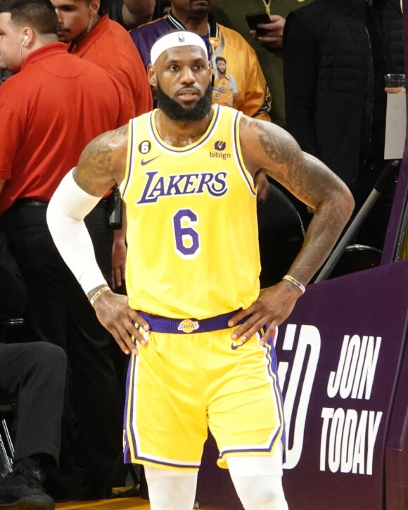 Lebron James - Les célébrités assistent au match des Lakers à la Crypto.com Arena à Los Angeles, le 7 février 2023. LeBron James est devenu le meilleur marqueur de l'histoire de la NBA en battant le record du nombre de points lors d'un match à domicile contre Oklahoma City. Il détrône Kareem Abdul-Jabbar avec 38 390 points marqués en vingt saisons.