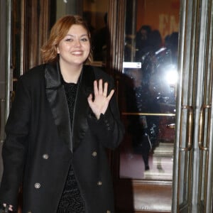 Louane - Avant-première du film Netflix "Emily in Paris" saison 3 au Théâtre des Champs Elysées à Paris le 6 décembre 2022.