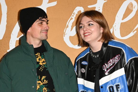 Florian Rossi et sa compagne Louane Emera - Avant-première du film "Cet été-là" au cinéma Pathé Wepler à Paris. © Coadic Guirec/Bestimage