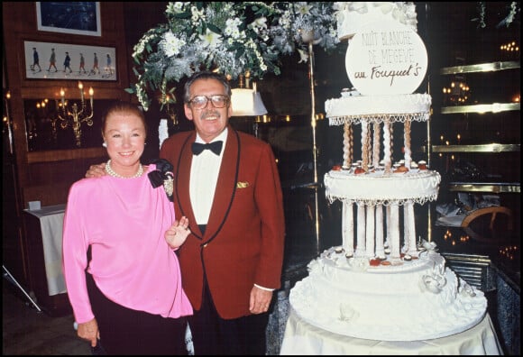 Nadine de Rothschild et son époux Edmond au Fouquet's à Megève en 1987