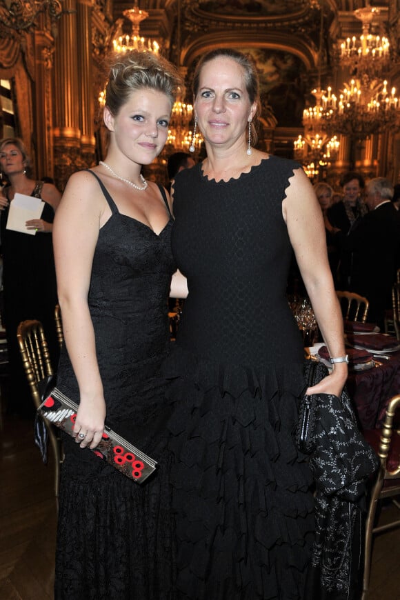 Ariane de Rothschild avec sa fille Noémie - Gala à l'opéra Garnier en 2011