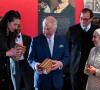 Le roi Charles III d'Angleterre, lors d'une visite au musée Leighton House récemment rénové à Londres, Royaume Uni, le 9 février 2023, pour en savoir plus sur le partenariat artistique avec Turquoise Mountain, l'organisme de bienfaisance fondé par le prince de Galles de l'époque pour préserver et développer les pratiques artisanales traditionnelles à travers l'Afghanistan, le Myanmar et le Moyen-Orient.
