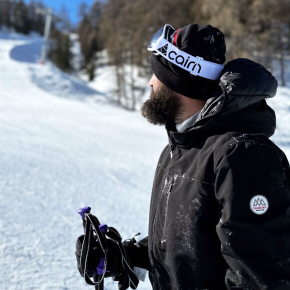 Benoît Paire en train de faire du ski.