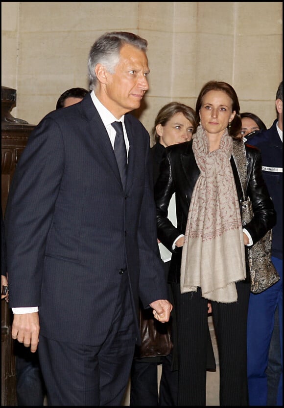 Dominique de Villepin et Marie-Laure à la sortie de la 11ème chambre du tribunal correctionnel de Paris le 28 janvier 2010